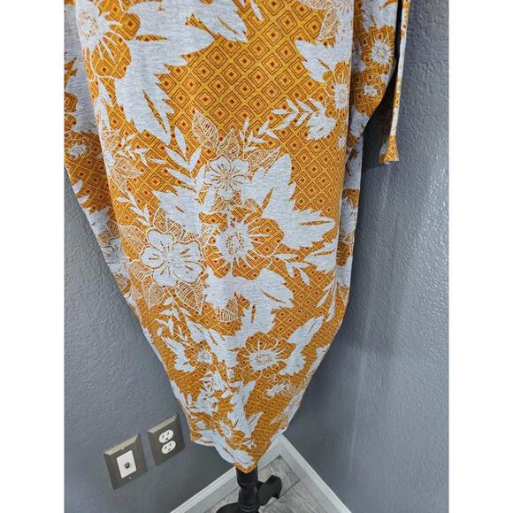 Women's LuLaRoe Blouse High-Low Short Sleeves Floral Size Large Topical Theme - Picture 9 of 11